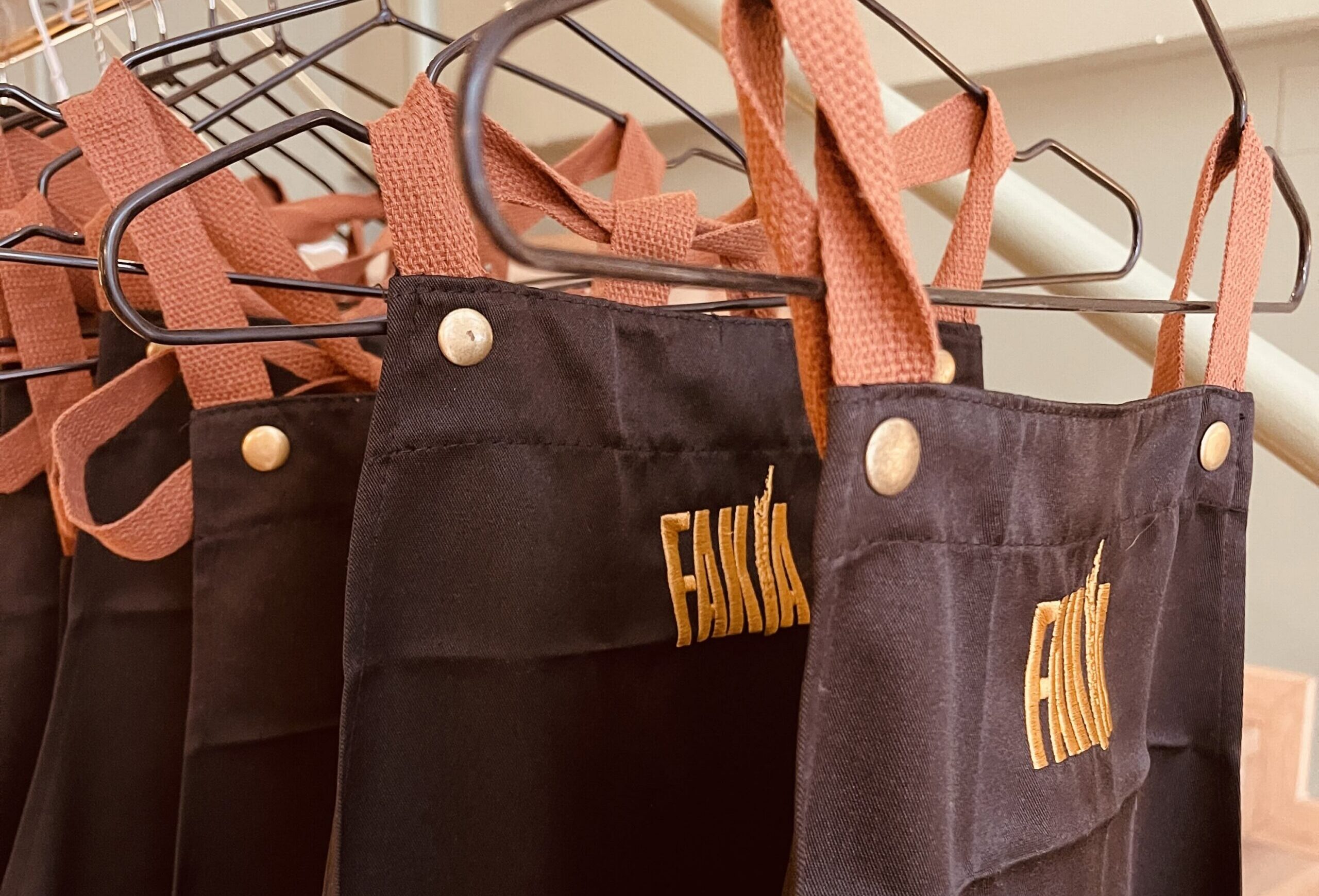fakia-web-local-delantales